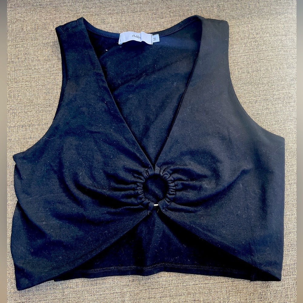 black ring crop top